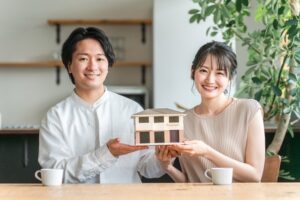 融資が出やすい物件と出にくい物件の違いを徹底解説｜住宅ローン・不動産投資ローンの審査は「人」より「物件」で決まる？銀行が重視する担保評価・立地・築年数・収益性・耐用年数の基準から、郊外物件や築古・再建築不可・別荘が不利になる理由、融資を通しやすくするコツと失敗しない物件選び・事前相談の重要性