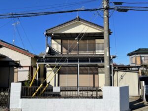 空き家問題とは？放置リスクと国の最新対策を徹底解説。管理を怠ると税負担・近隣トラブル・行政処分など多方面でデメリットが発生する一方で、補助金や活用制度を上手に使えば、空き家を「地域資源」や「新たな収益源」へと変えることも可能です。早めの対策で賢い選択をしましょう。