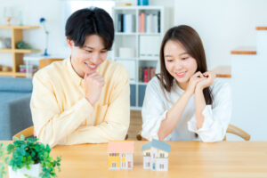マイホーム購入後に届く「不動産取得税」って何？税率・計算・減税制度を解説。　購入時にはローンや登記費用などに意識が向きがちですが、不動産取得税も忘れてはいけない重要な税金です。今回は初心者でも理解しやすいように、基本から実際の支払いタイミング、軽減措置まで丁寧に解説しています。